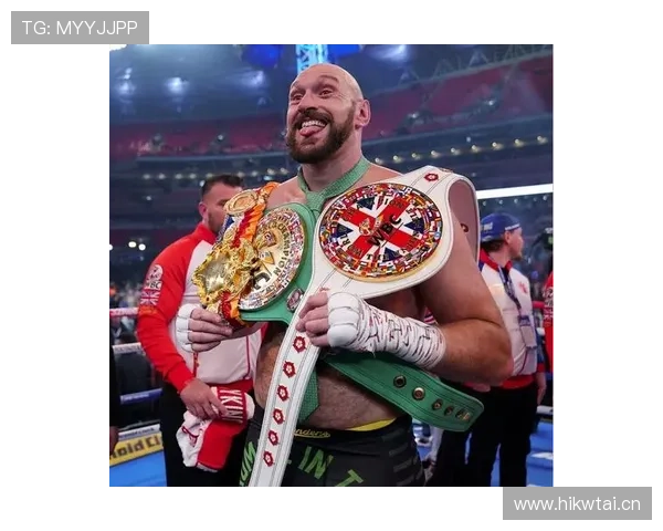 看泰森·富里晒早餐，桌上一堆摆设比我月租还值，活成传说也太让人无语了